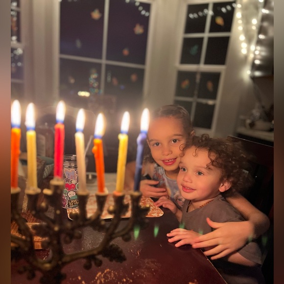 I’m going LIVE! Like this post to come hang with me for some amazing deals!🫶🏻 - Picture 10 of 17